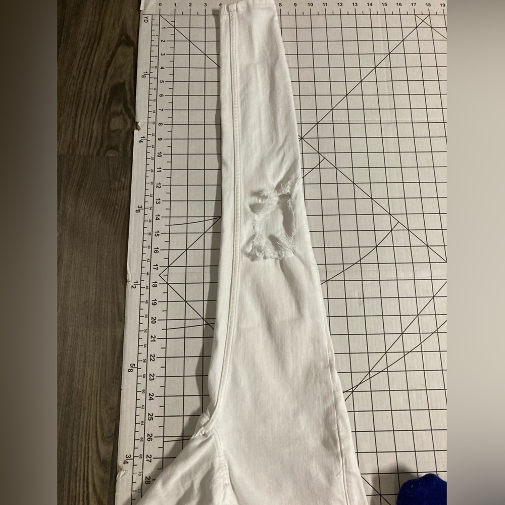 Free People Women’s Size 25 White Distressed Jeans - Picture 7 of 8